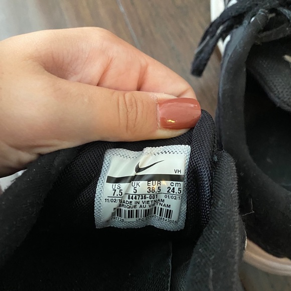 🤍Black Nike Sneakers - Picture 7 of 8